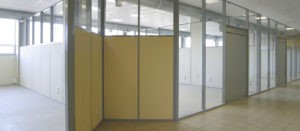 Комбинированная перегородка на алюминиевом каркасе